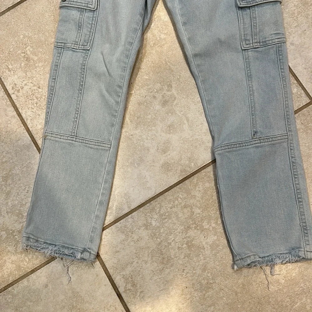 KanCan Light Wash Felicity High Rise Crop Cargo Straight Jeans 0 Frayed Hems - Picture 6 of 9
